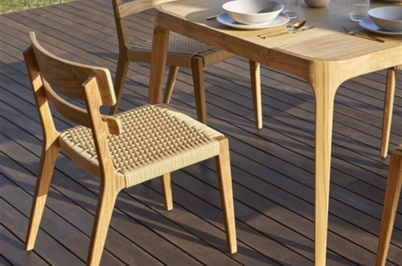 Teak with adjustable legs